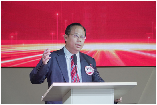 海南政法職業(yè)學(xué)院副院長(zhǎng)、海南省委“講師團(tuán)”成員、教授、博士生導(dǎo)師朱錦茂。符敦孝攝