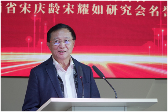 海南龍泉集團(tuán)有限公司董事長(zhǎng)符史欽。符敦孝攝